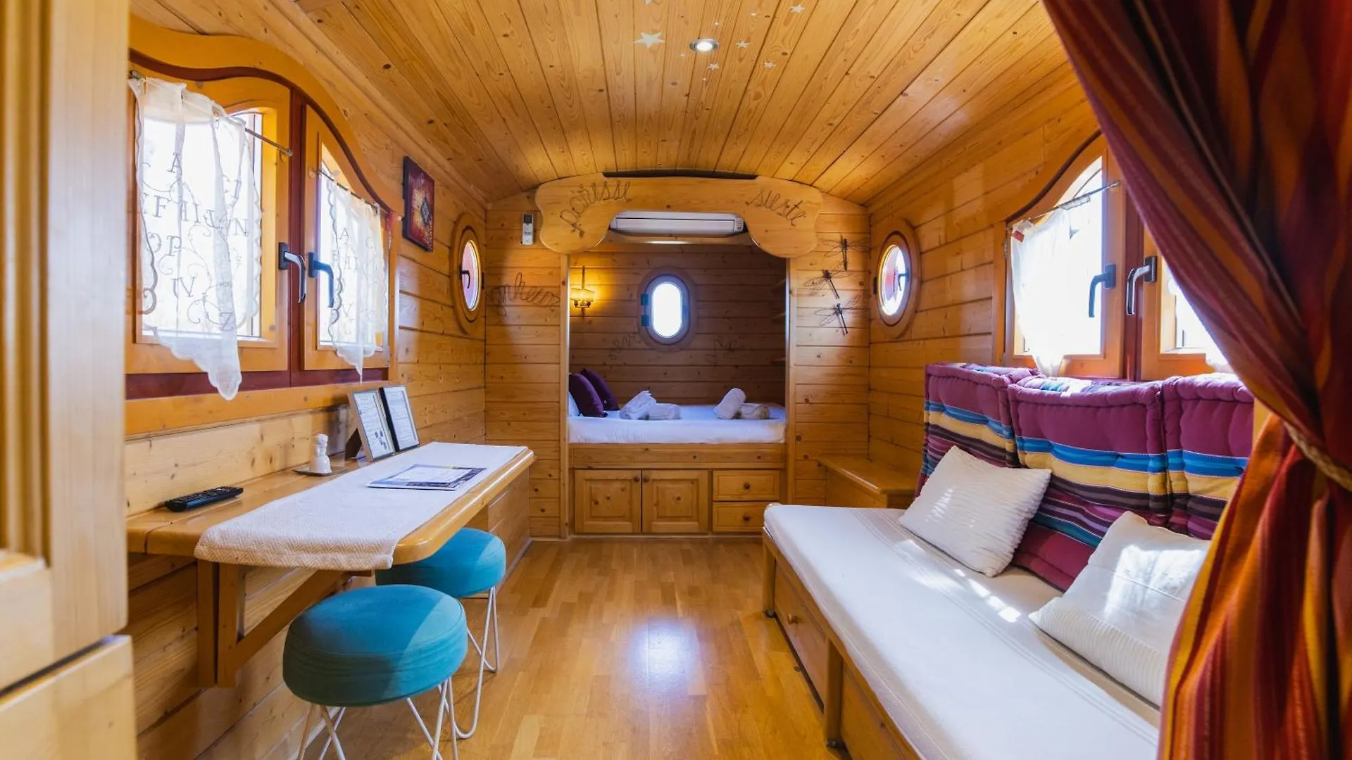 Luxury tent Roulotte Chez Manon En Luberon Hotel Lagnes