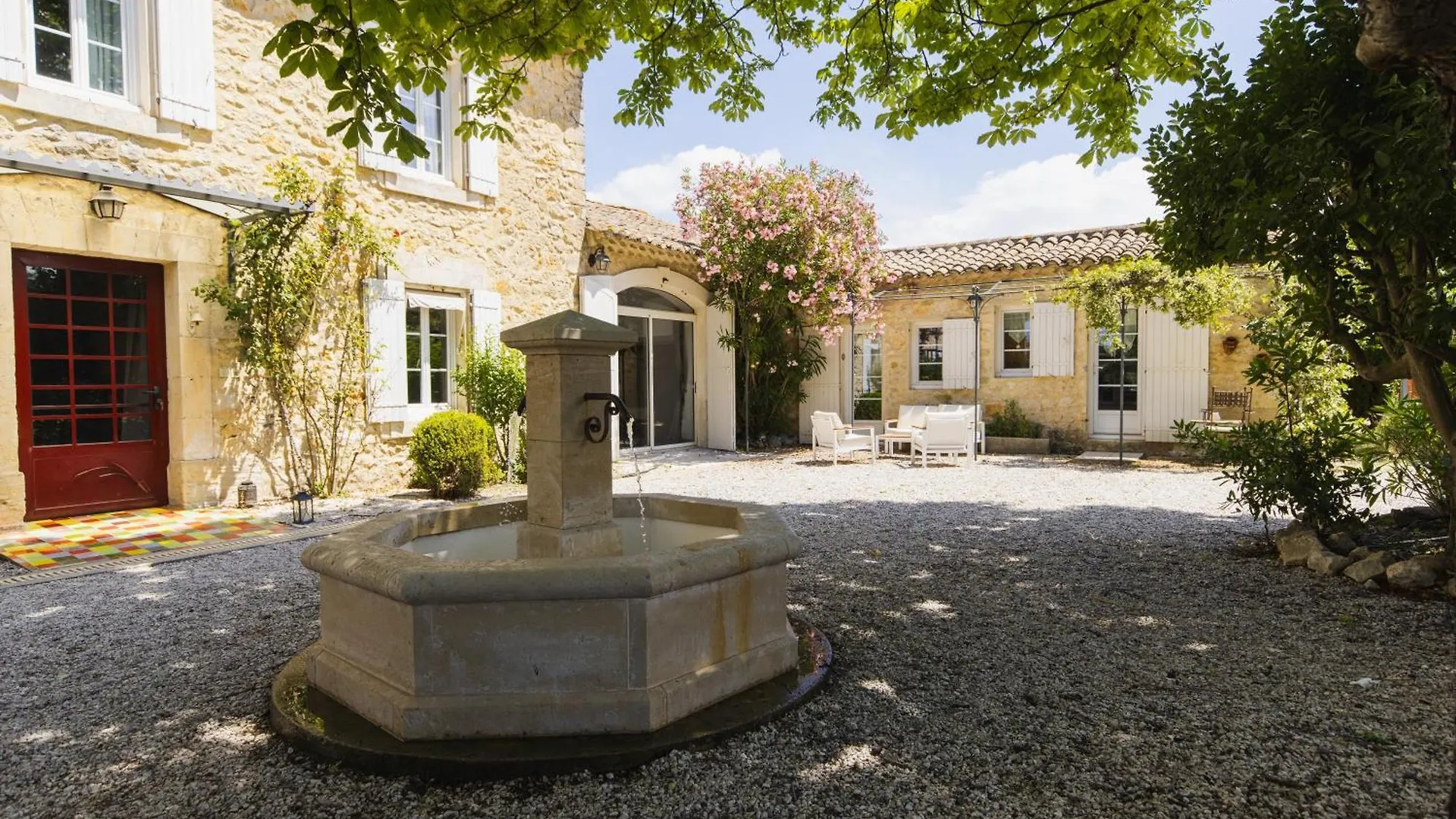 Luxury tent Roulotte Chez Manon En Luberon Hotel Lagnes France